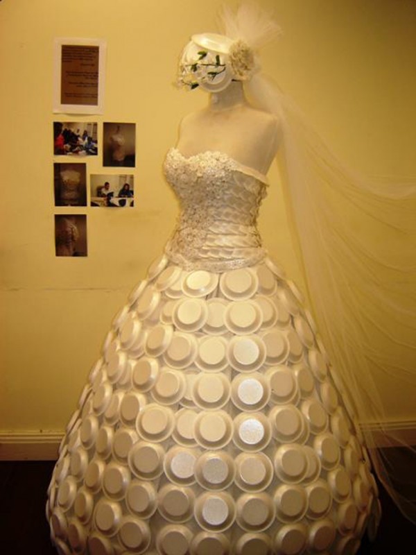 Disposable dish wedding dress