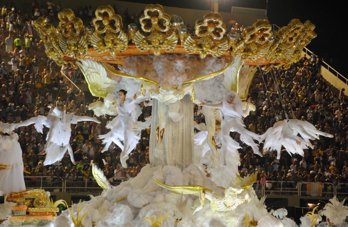 Allegorical Float with angels on Sambadrome