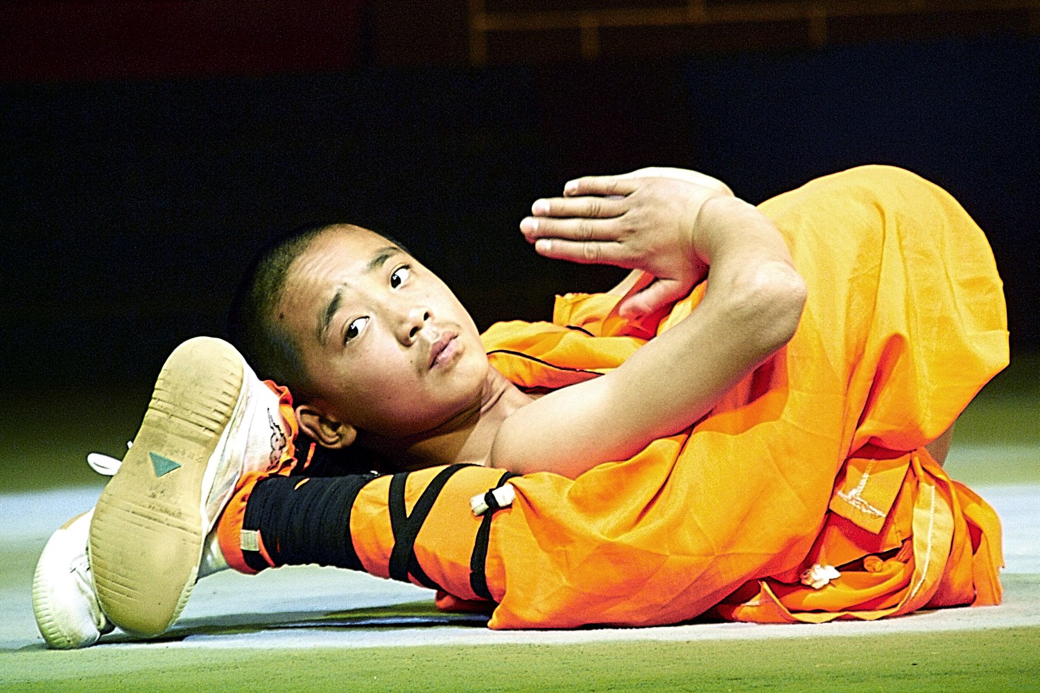 Shaolin monk in an atypical meditation position