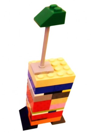 A giraffe made out of Lego